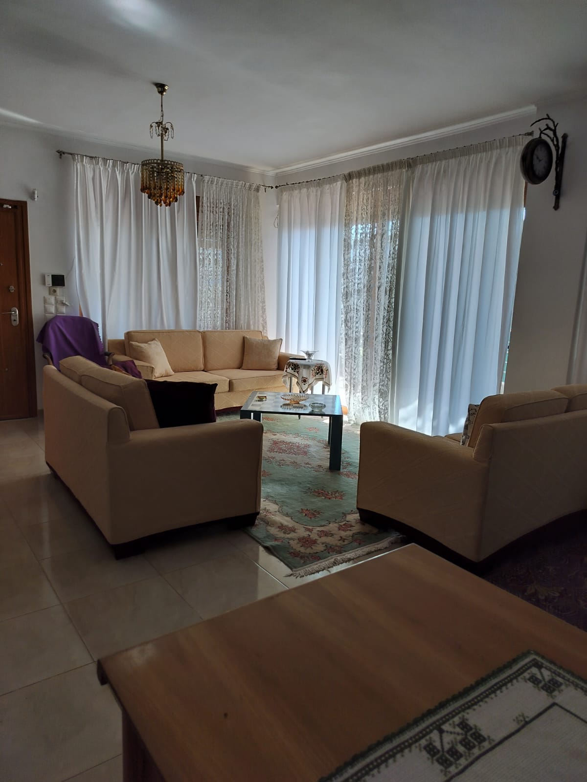 Open-plan living room with comfortable seating at Porto Germeno Hotel
